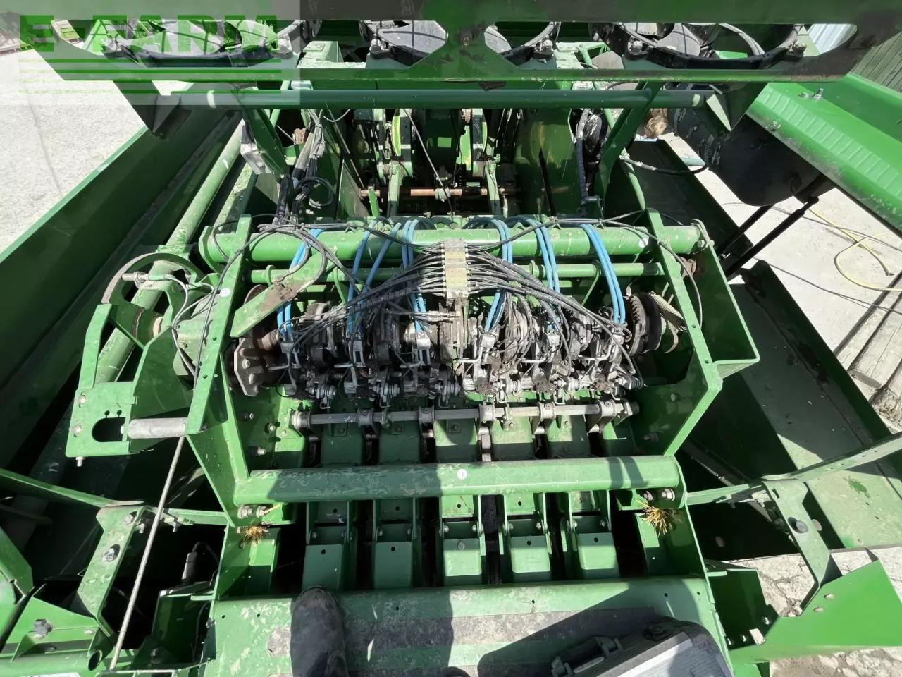 John Deere 1424 c - Kvadratna balirka: slika John Deere 1424 c - Kvadratna balirka John Deere 1424 c - Kvadratna balirka: slika John Deere 1424 c - Kvadratna balirka