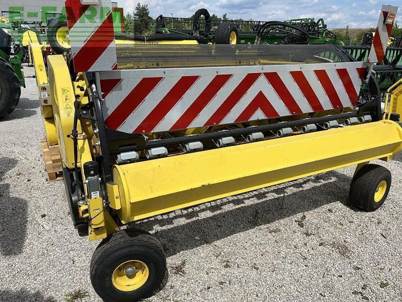 John Deere 30r - Priključak za silažni kombajn: slika John Deere 30r - Priključak za silažni kombajn John Deere 30r - Priključak za silažni kombajn: slika John Deere 30r - Priključak za silažni kombajn