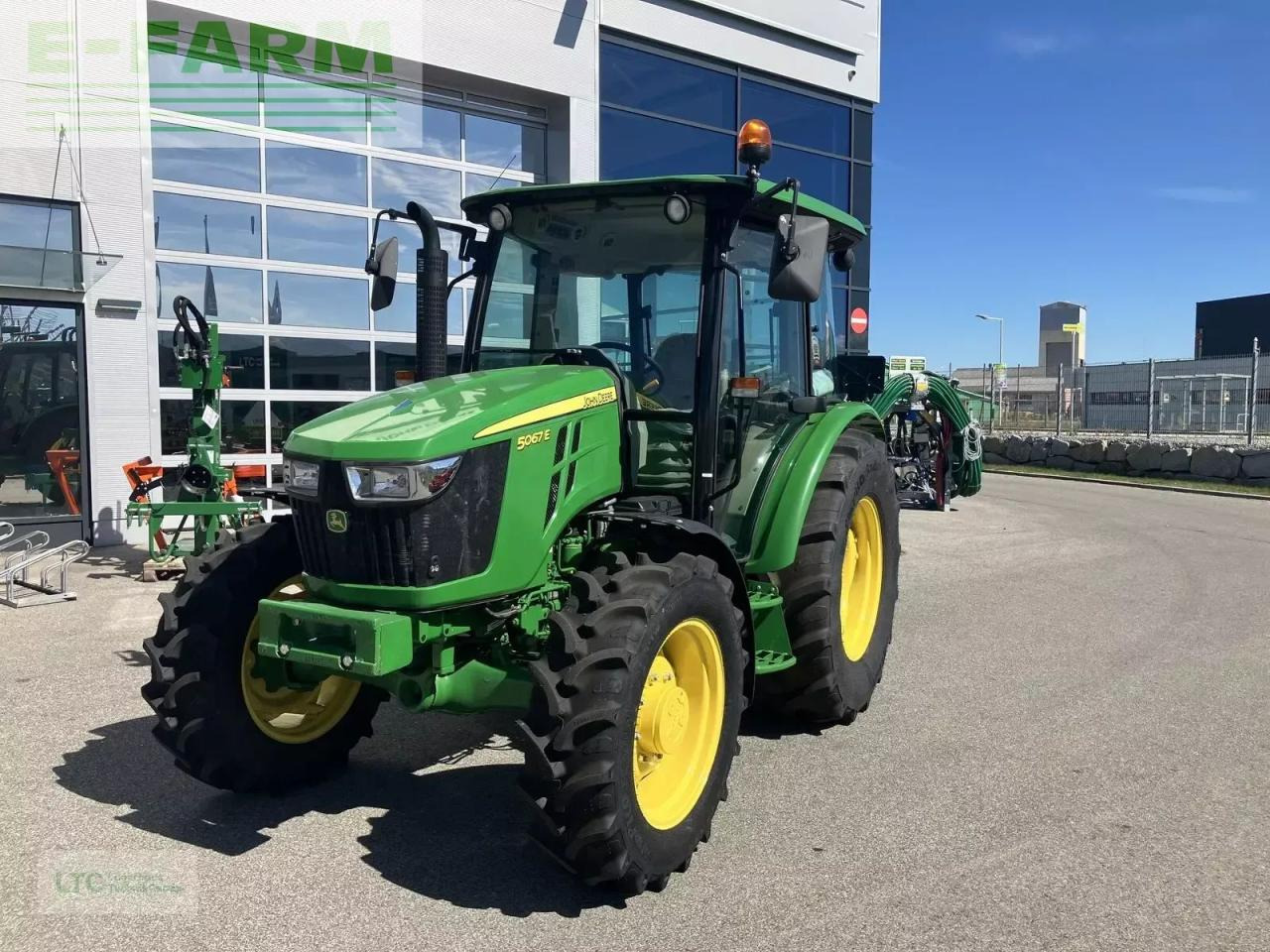 John Deere 5067e - Traktor: slika John Deere 5067e - Traktor John Deere 5067e - Traktor: slika John Deere 5067e - Traktor