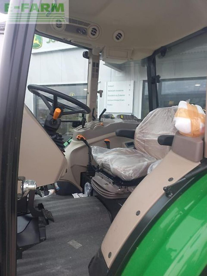John Deere 5067e - Traktor: slika John Deere 5067e - Traktor John Deere 5067e - Traktor: slika John Deere 5067e - Traktor