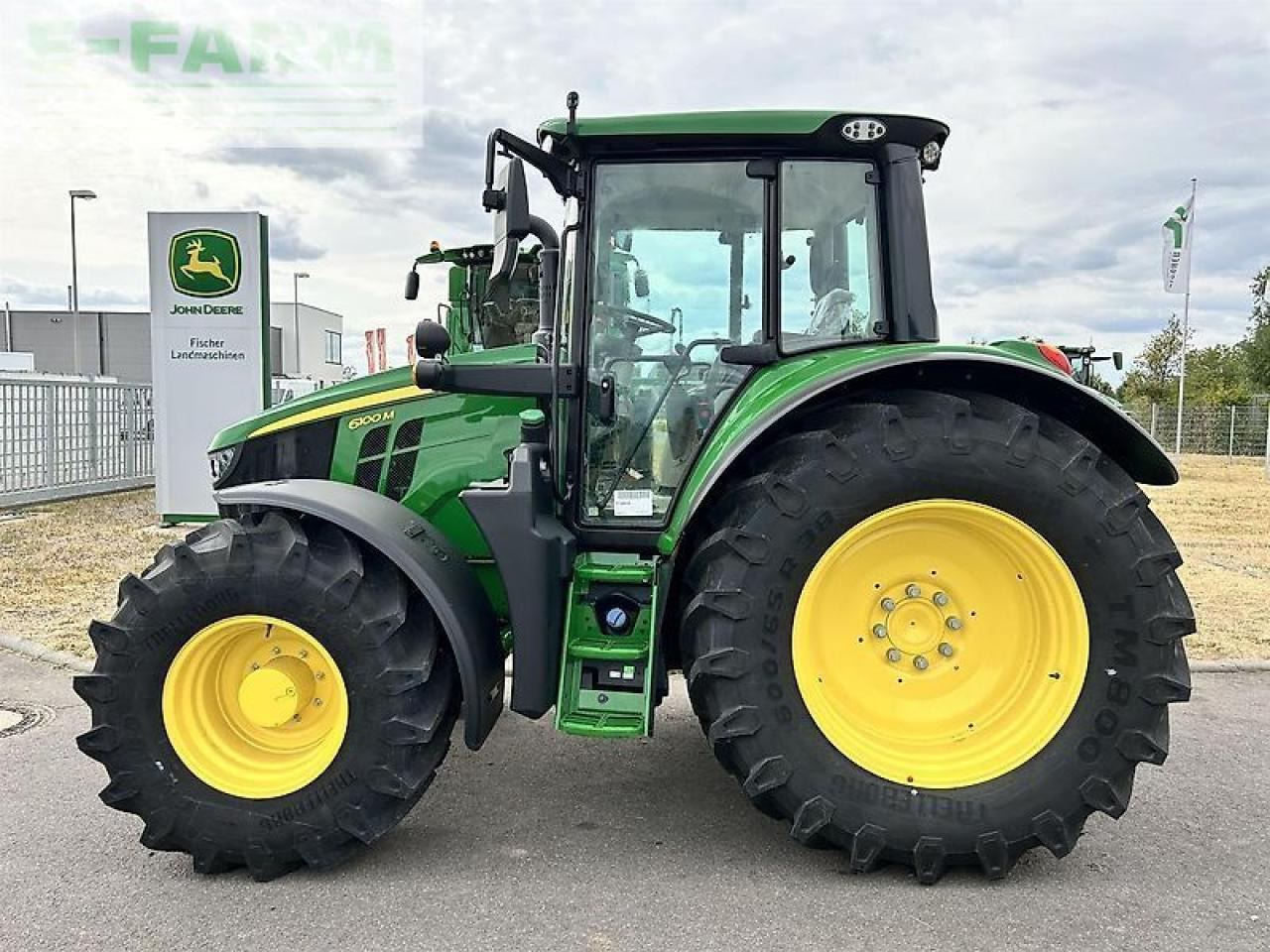 John Deere 6100m aq+ demo - Traktor: slika John Deere 6100m aq+ demo - Traktor John Deere 6100m aq+ demo - Traktor: slika John Deere 6100m aq+ demo - Traktor