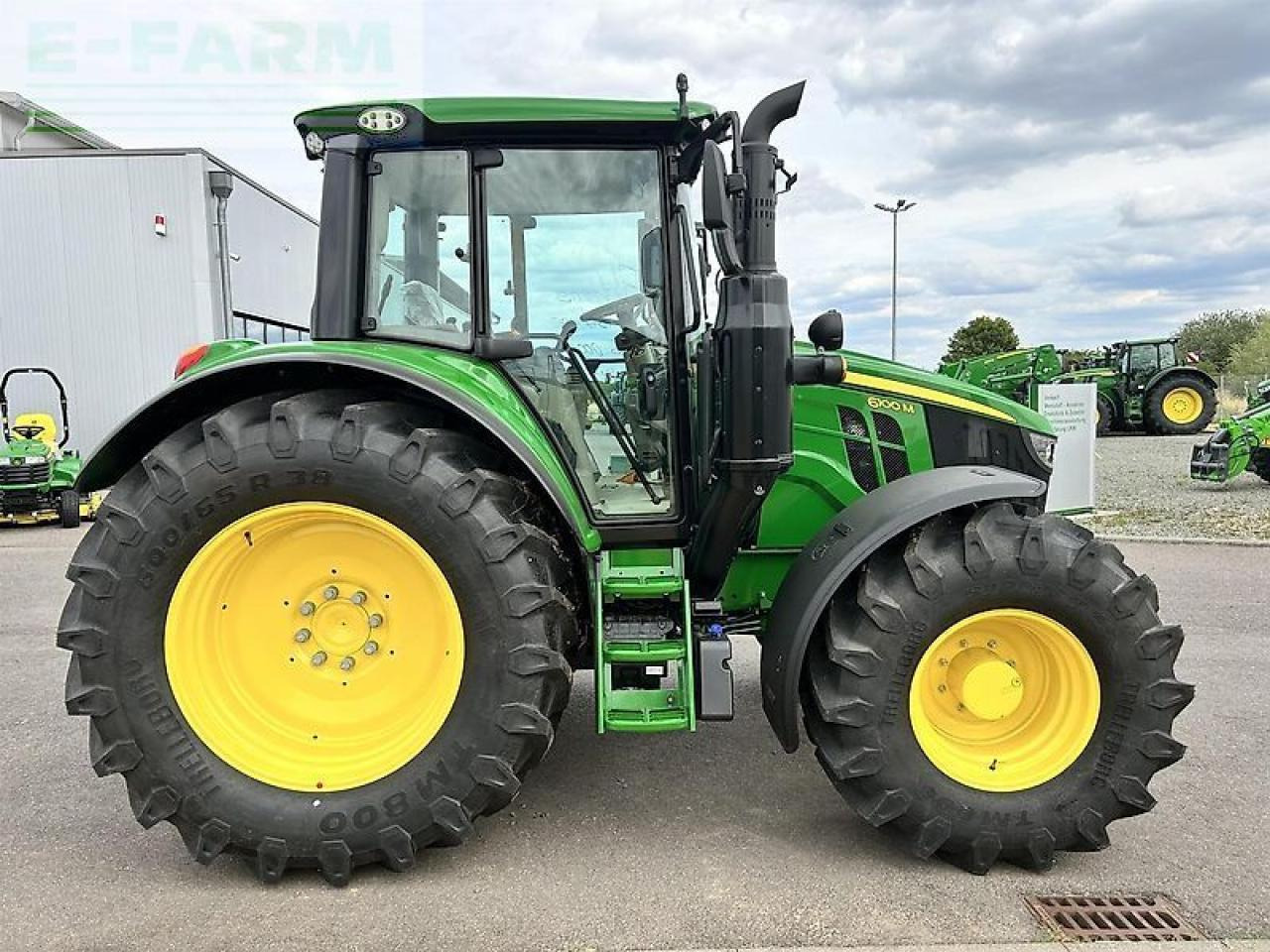 John Deere 6100m aq+ demo - Traktor: slika John Deere 6100m aq+ demo - Traktor John Deere 6100m aq+ demo - Traktor: slika John Deere 6100m aq+ demo - Traktor