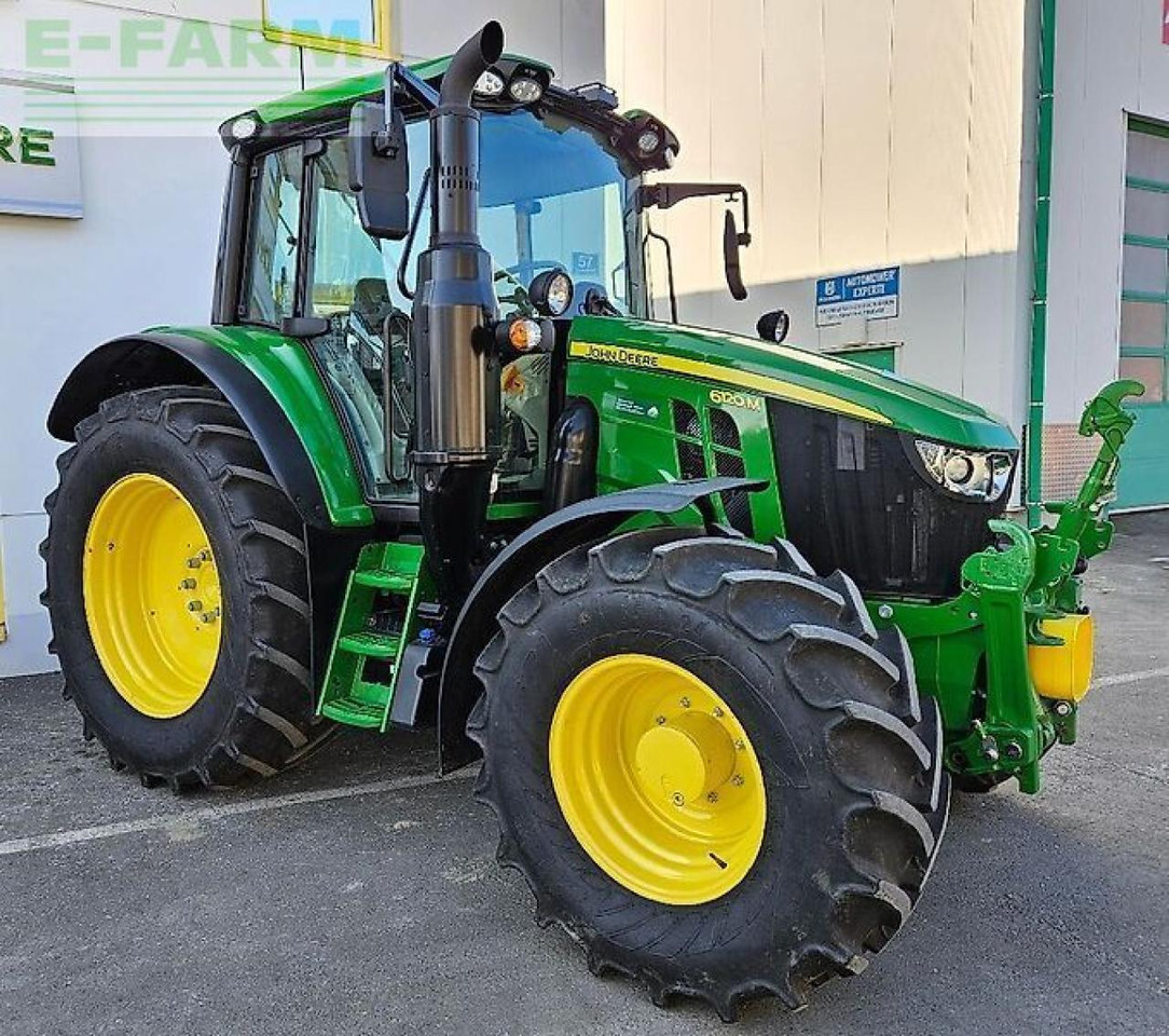 Traktor John Deere 6120m: slika Traktor John Deere 6120m