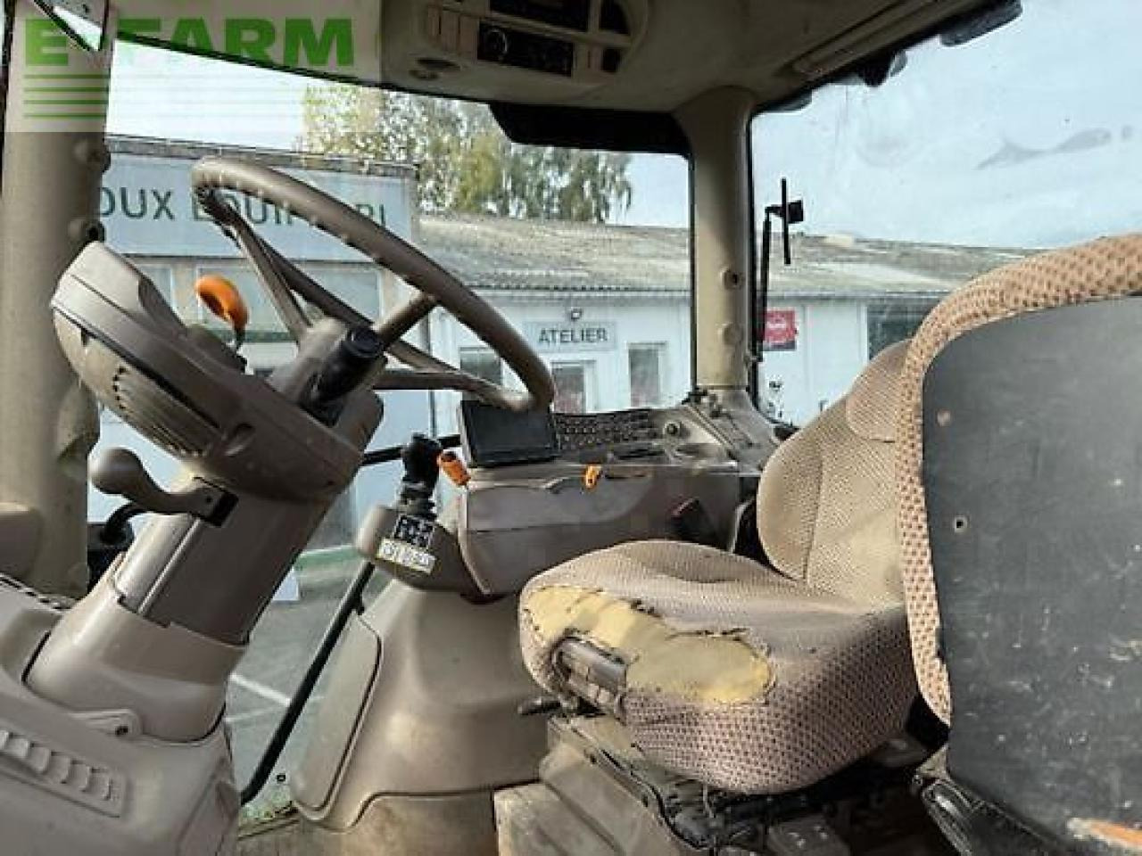 Traktor John Deere 6140r: slika Traktor John Deere 6140r