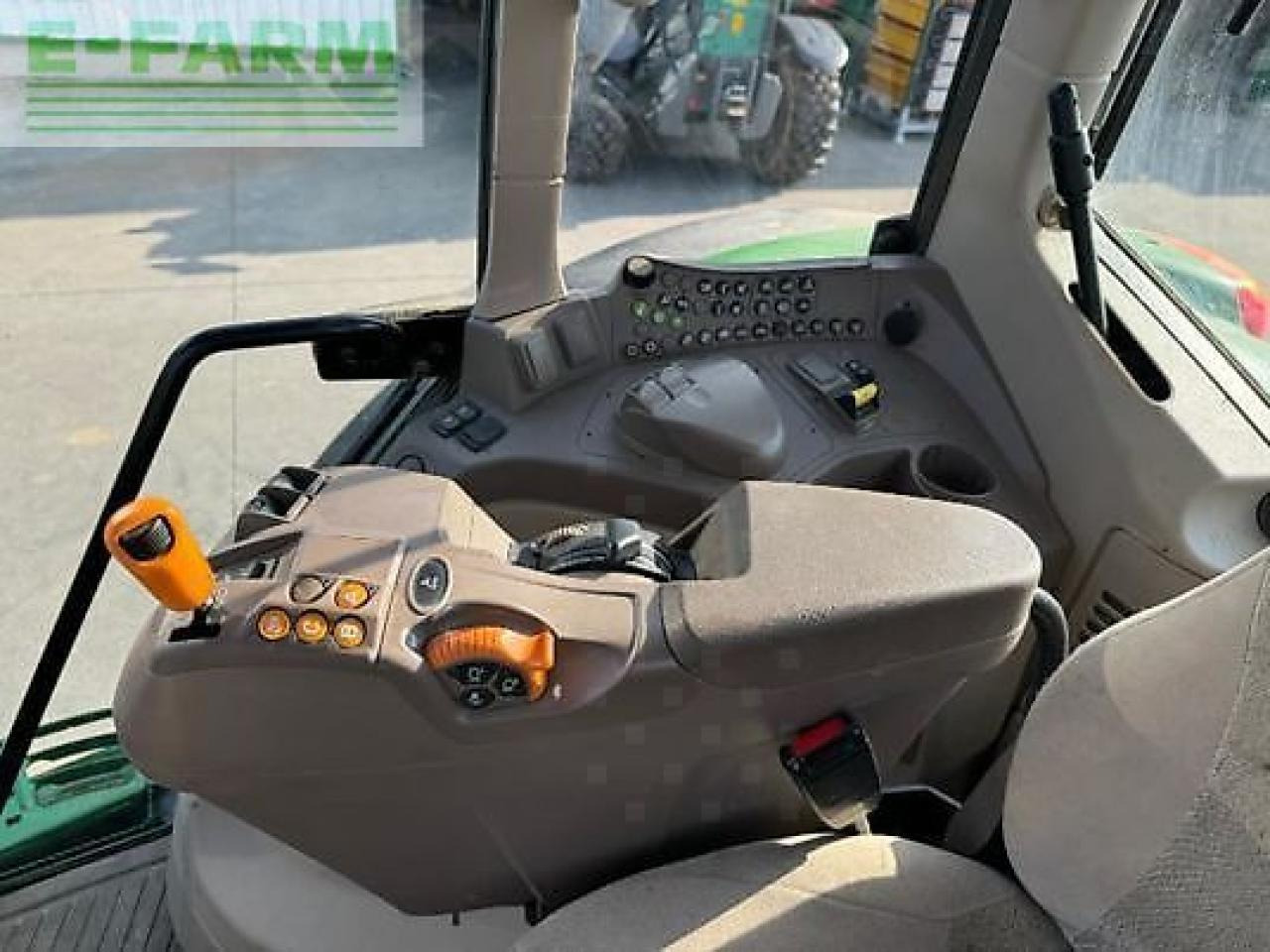 Traktor John Deere 6175m: slika Traktor John Deere 6175m