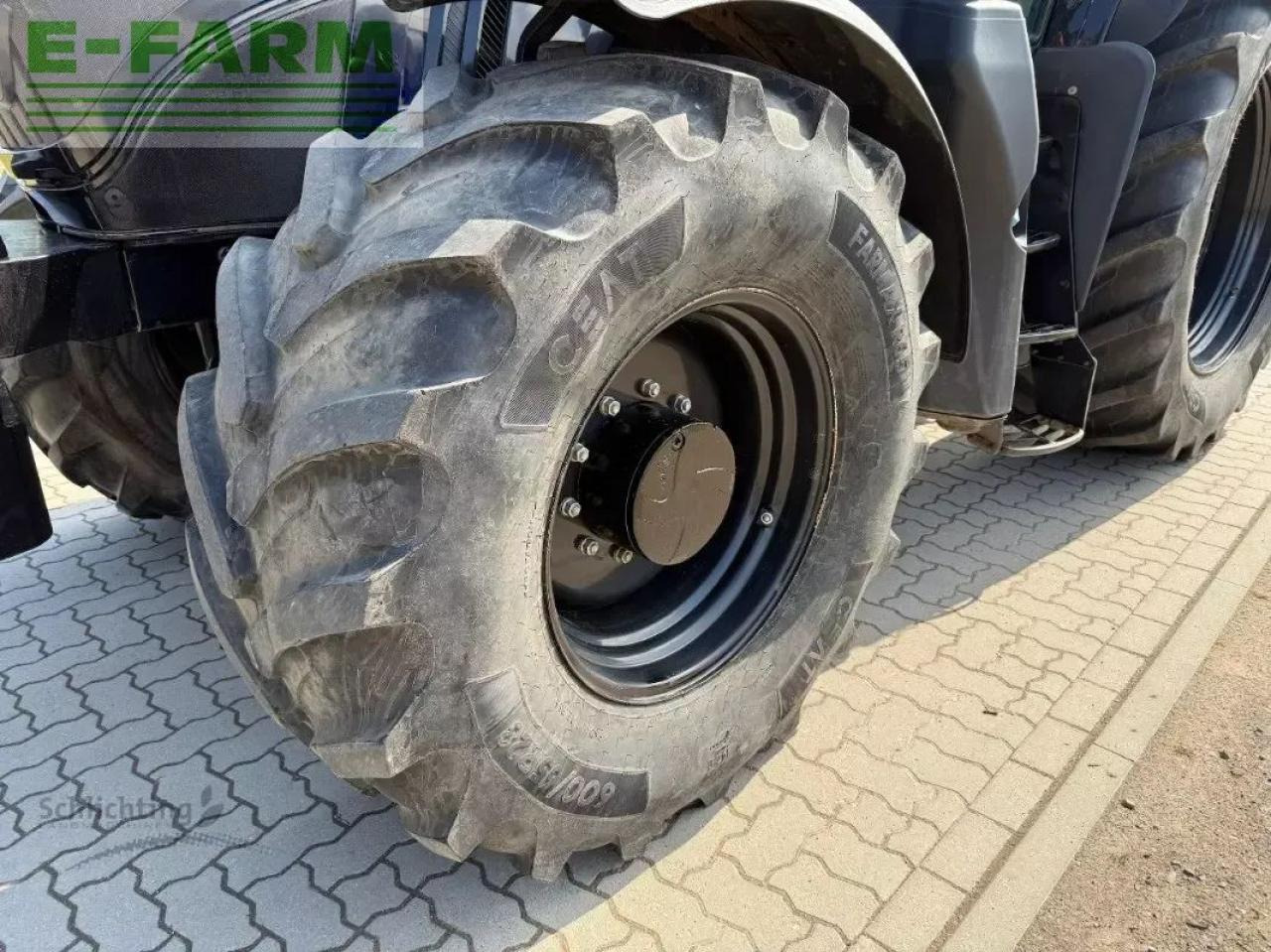 Traktor John Deere 6195m: slika Traktor John Deere 6195m