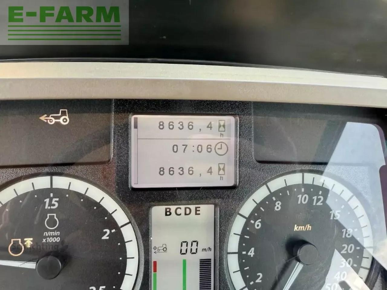 Traktor John Deere 6195m: slika Traktor John Deere 6195m