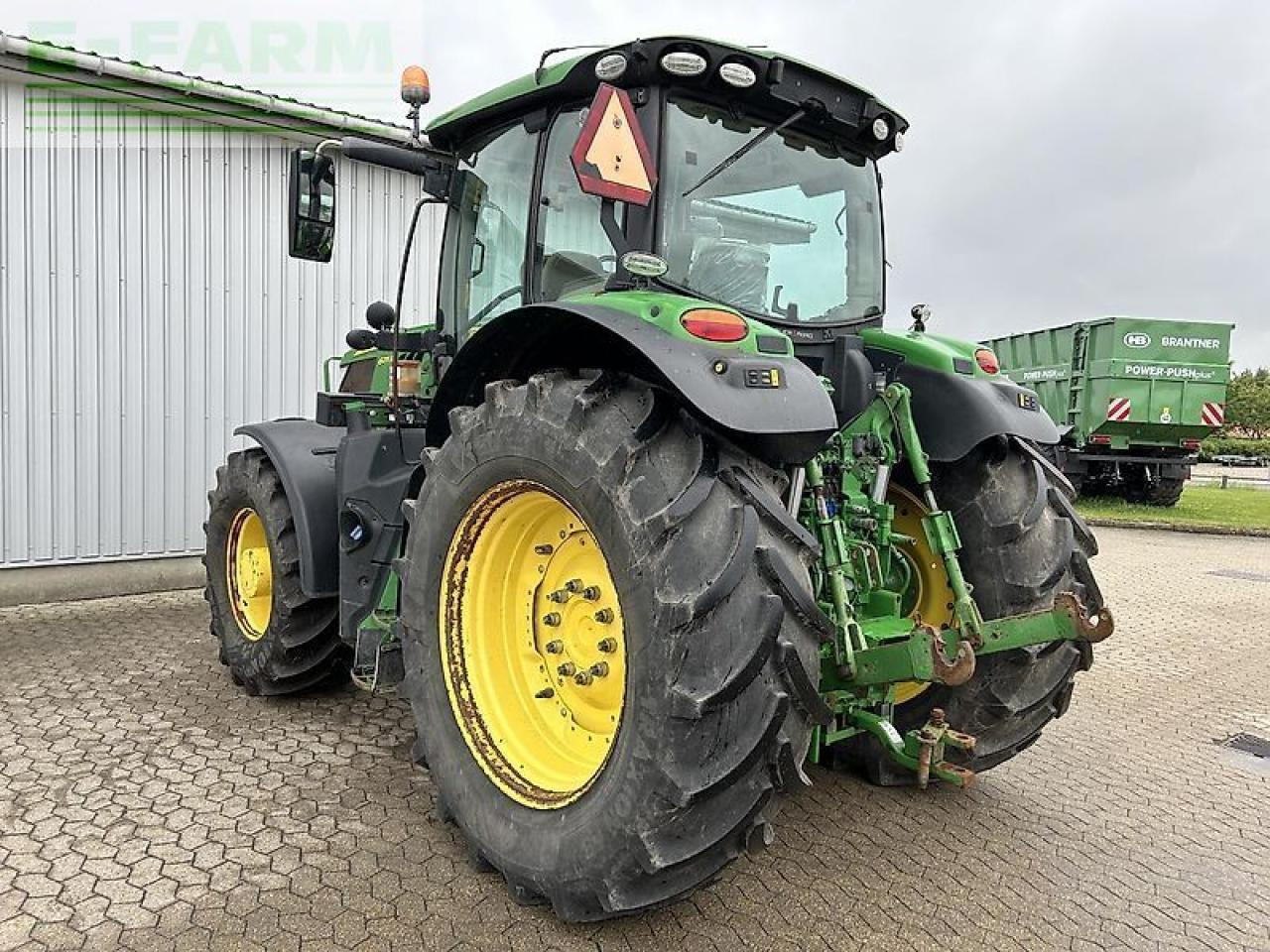 Traktor John Deere 6215r: slika Traktor John Deere 6215r