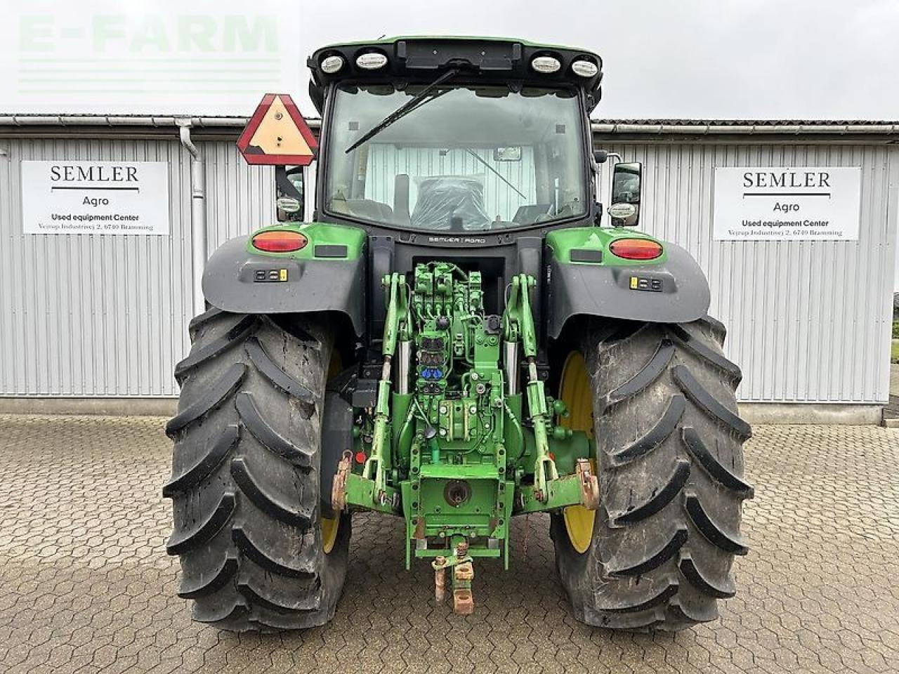 Traktor John Deere 6215r: slika Traktor John Deere 6215r