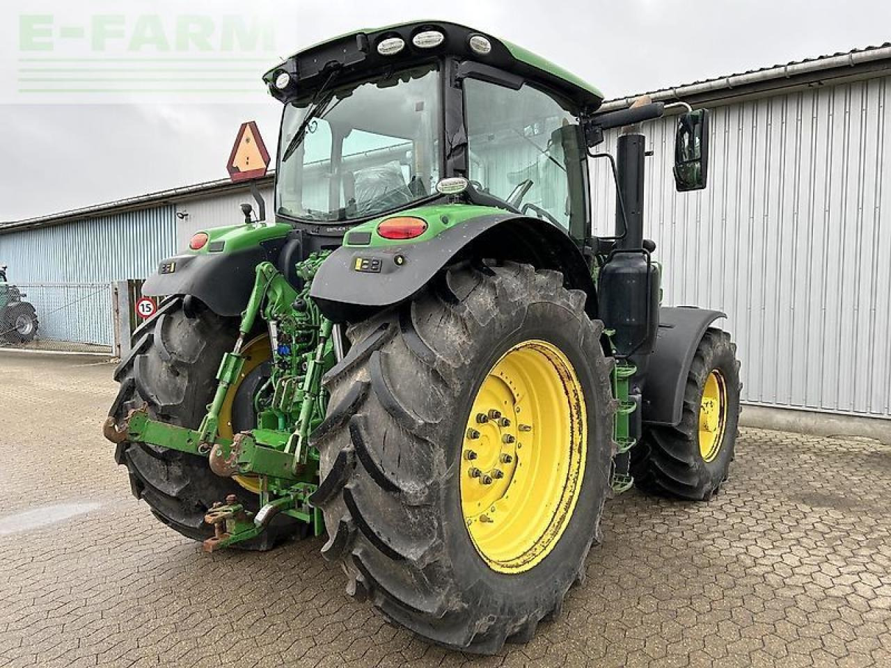 Traktor John Deere 6215r: slika Traktor John Deere 6215r