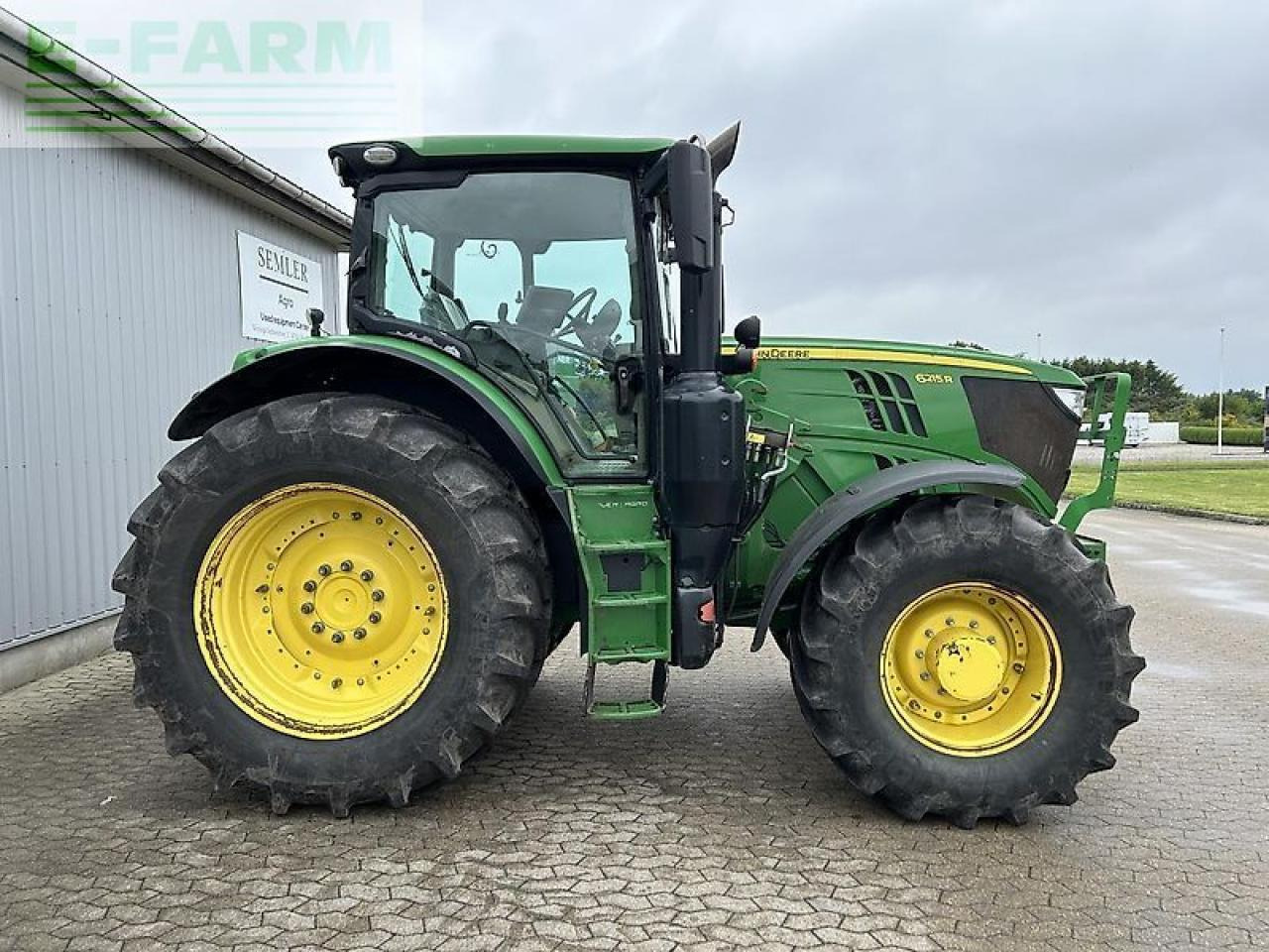 Traktor John Deere 6215r: slika Traktor John Deere 6215r