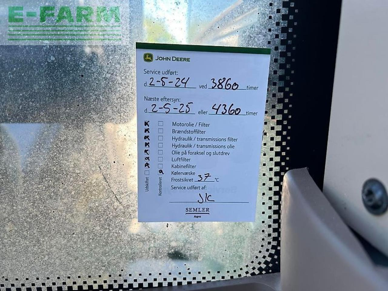 Traktor John Deere 6215r: slika Traktor John Deere 6215r Traktor John Deere 6215r: slika Traktor John Deere 6215r