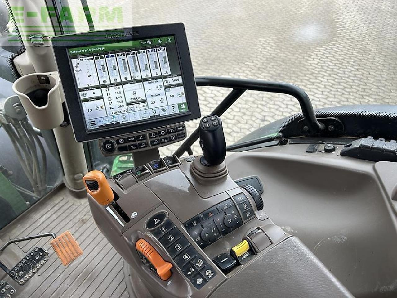 Traktor John Deere 6215r: slika Traktor John Deere 6215r