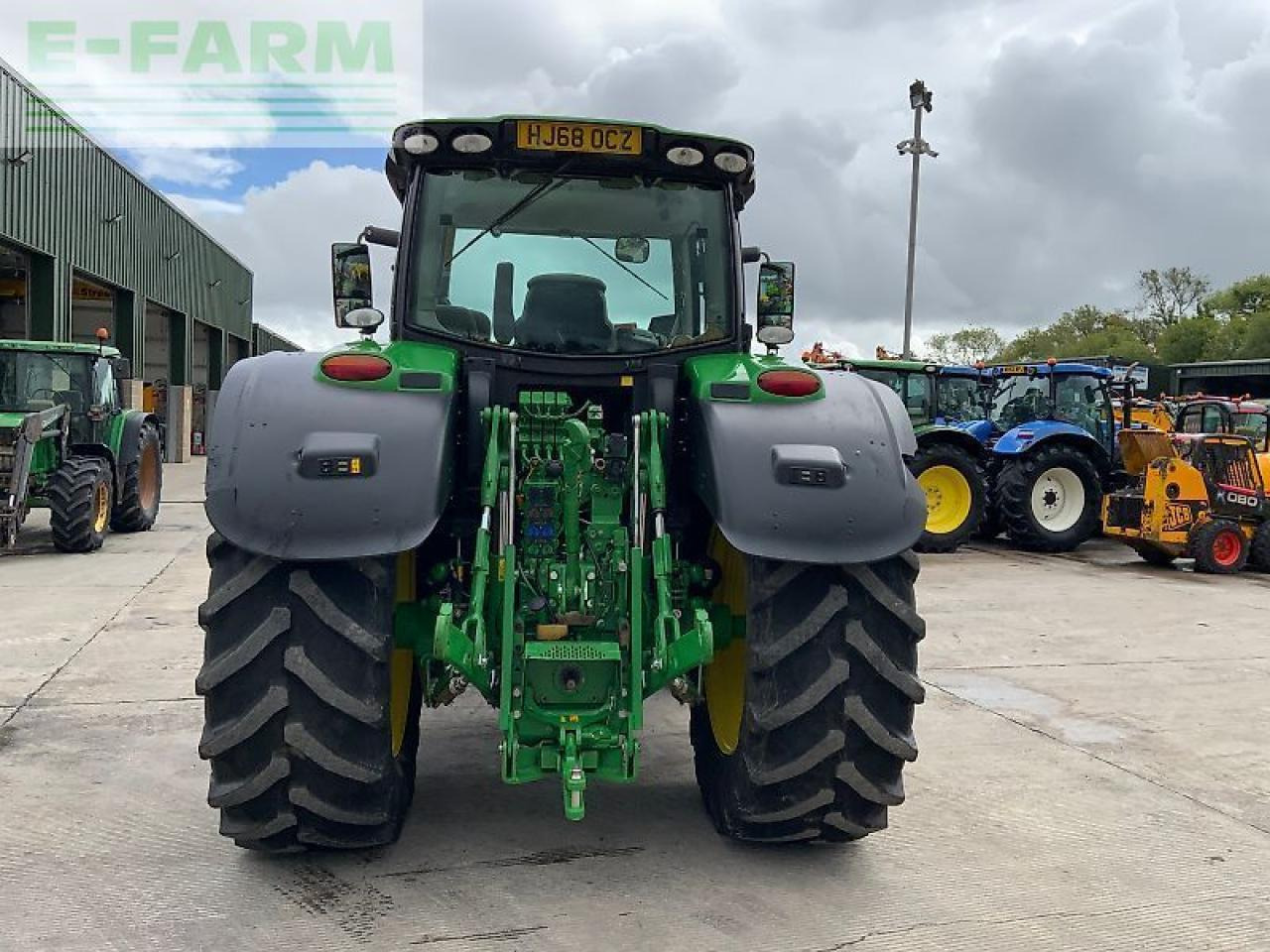 Traktor John Deere 6215r tractor (st24044): slika Traktor John Deere 6215r tractor (st24044) Traktor John Deere 6215r tractor (st24044): slika Traktor John Deere 6215r tractor (st24044)