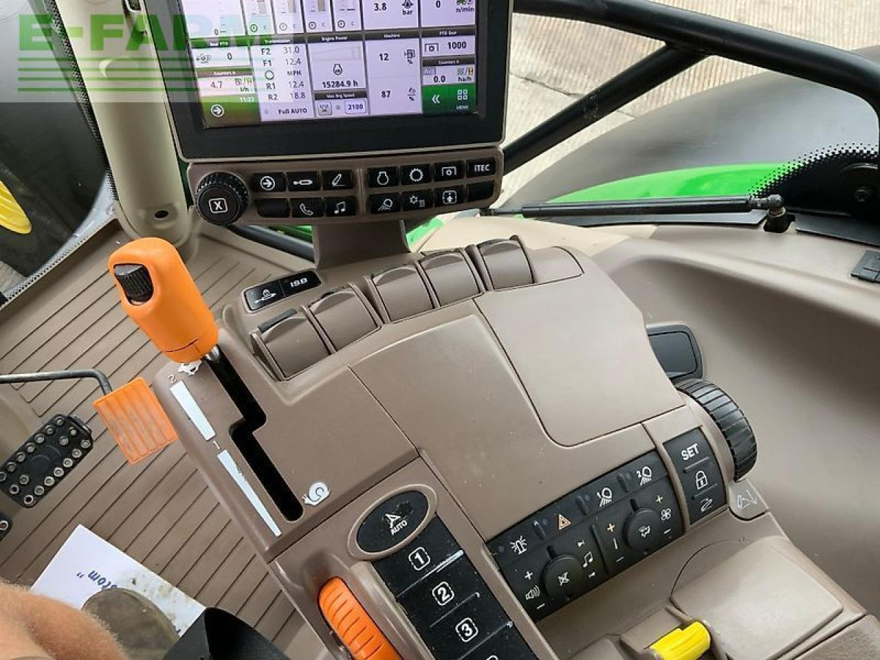 Traktor John Deere 6215r tractor (st24044): slika Traktor John Deere 6215r tractor (st24044) Traktor John Deere 6215r tractor (st24044): slika Traktor John Deere 6215r tractor (st24044)