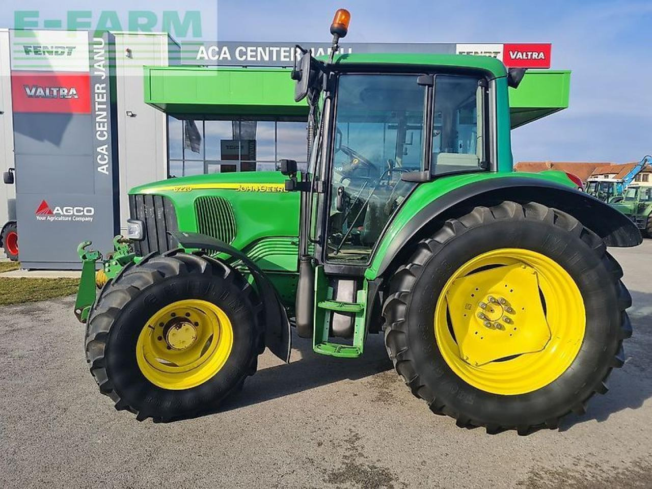 Traktor John Deere 6220 premium: slika Traktor John Deere 6220 premium Traktor John Deere 6220 premium: slika Traktor John Deere 6220 premium