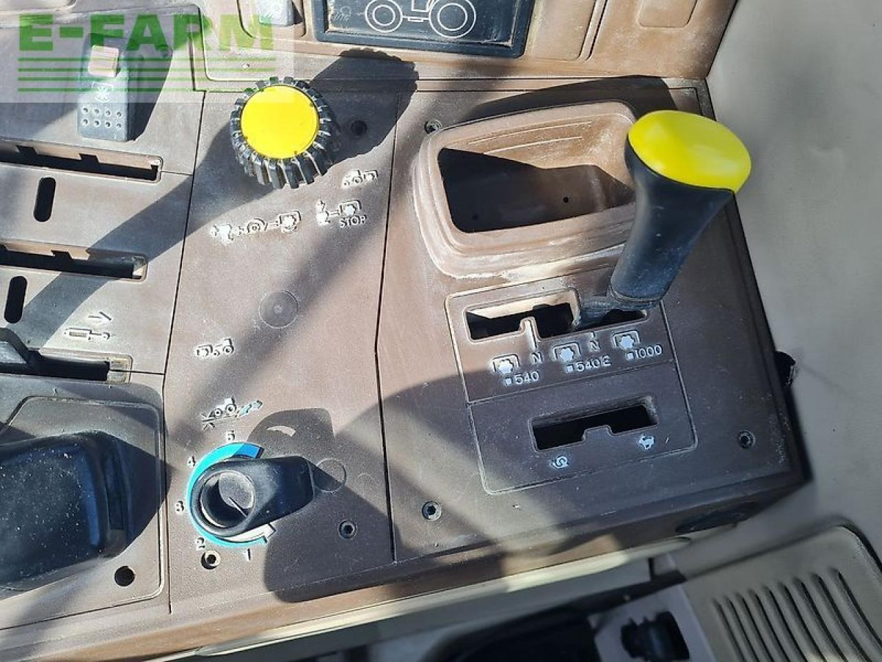 Traktor John Deere 6220 premium: slika Traktor John Deere 6220 premium Traktor John Deere 6220 premium: slika Traktor John Deere 6220 premium