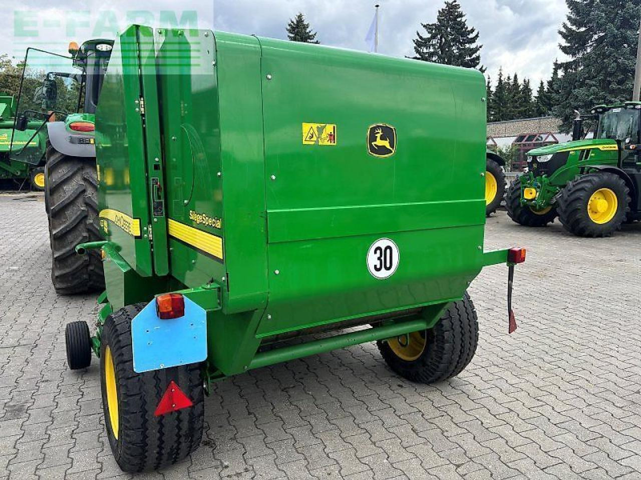 John Deere 623 - Kvadratna balirka: slika John Deere 623 - Kvadratna balirka John Deere 623 - Kvadratna balirka: slika John Deere 623 - Kvadratna balirka