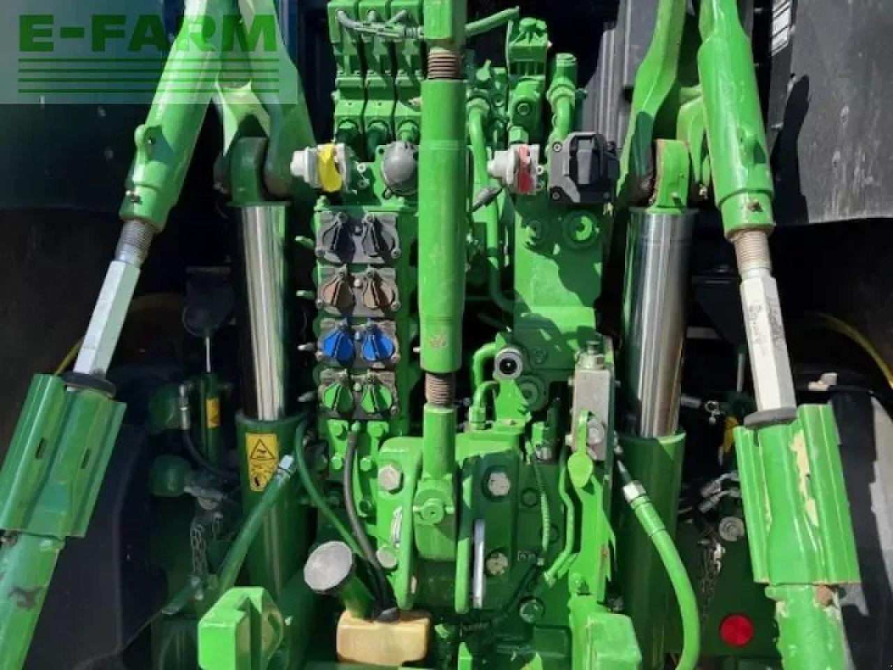 Traktor John Deere 6230r: slika Traktor John Deere 6230r