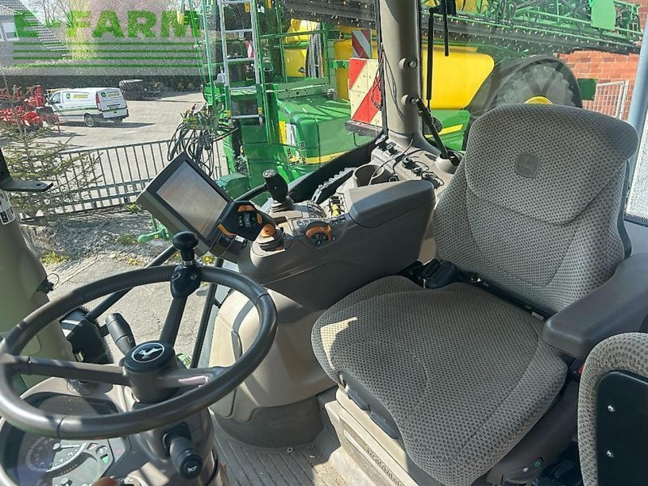 Traktor John Deere 6250r: slika Traktor John Deere 6250r