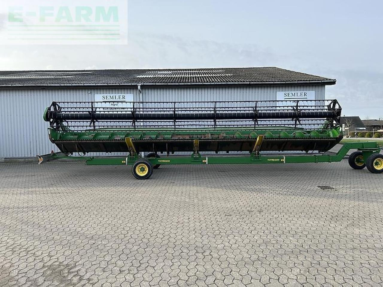 John Deere 635r - Priključak za silažni kombajn: slika John Deere 635r - Priključak za silažni kombajn John Deere 635r - Priključak za silažni kombajn: slika John Deere 635r - Priključak za silažni kombajn