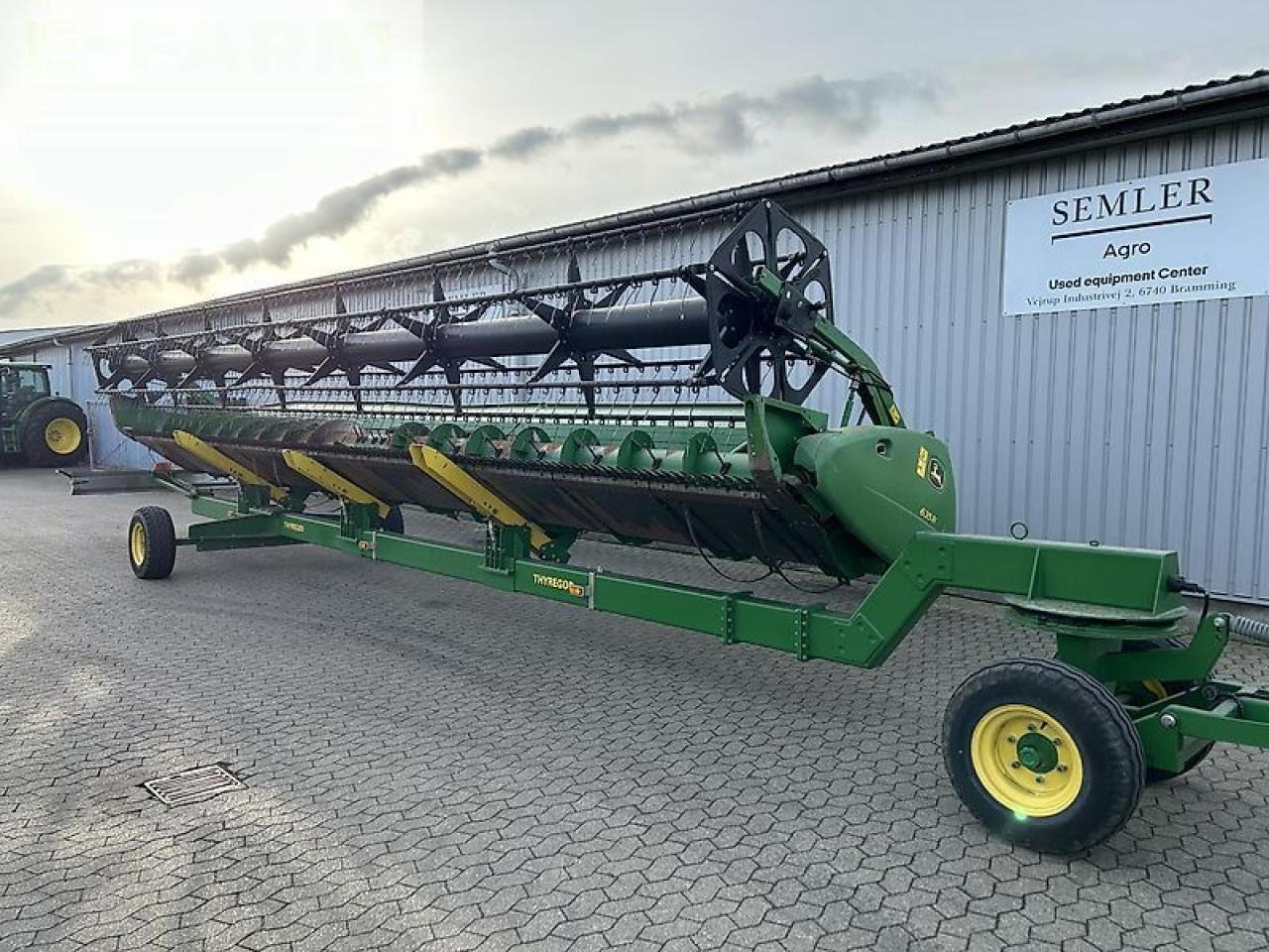 John Deere 635r - Priključak za silažni kombajn: slika John Deere 635r - Priključak za silažni kombajn John Deere 635r - Priključak za silažni kombajn: slika John Deere 635r - Priključak za silažni kombajn