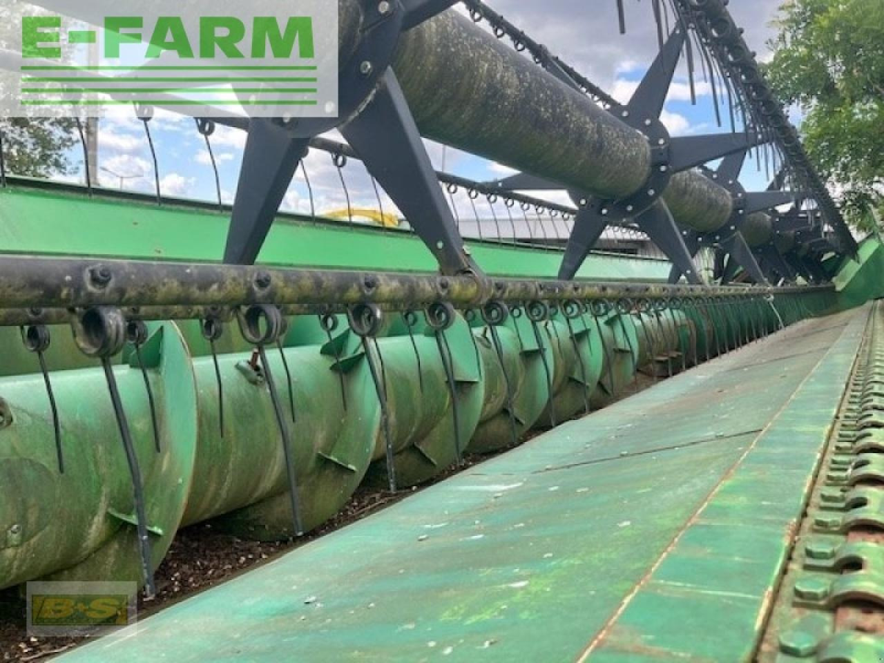 John Deere 635r inkl. rapsvorsatz und wagen - Heder za kombajn: slika John Deere 635r inkl. rapsvorsatz und wagen - Heder za kombajn John Deere 635r inkl. rapsvorsatz und wagen - Heder za kombajn: slika John Deere 635r inkl. rapsvorsatz und wagen - Heder za kombajn