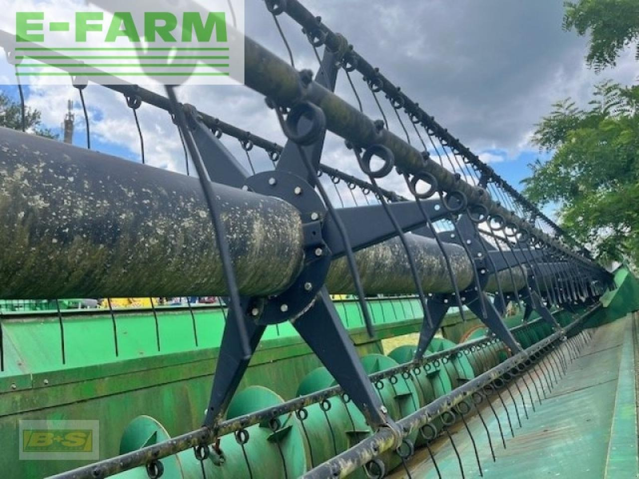 John Deere 635r inkl. rapsvorsatz und wagen - Heder za kombajn: slika John Deere 635r inkl. rapsvorsatz und wagen - Heder za kombajn John Deere 635r inkl. rapsvorsatz und wagen - Heder za kombajn: slika John Deere 635r inkl. rapsvorsatz und wagen - Heder za kombajn