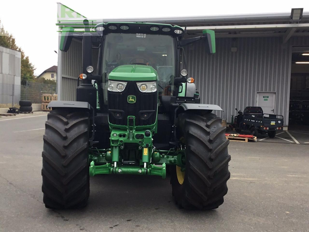 John Deere 6R215 - Traktor: slika John Deere 6R215 - Traktor John Deere 6R215 - Traktor: slika John Deere 6R215 - Traktor