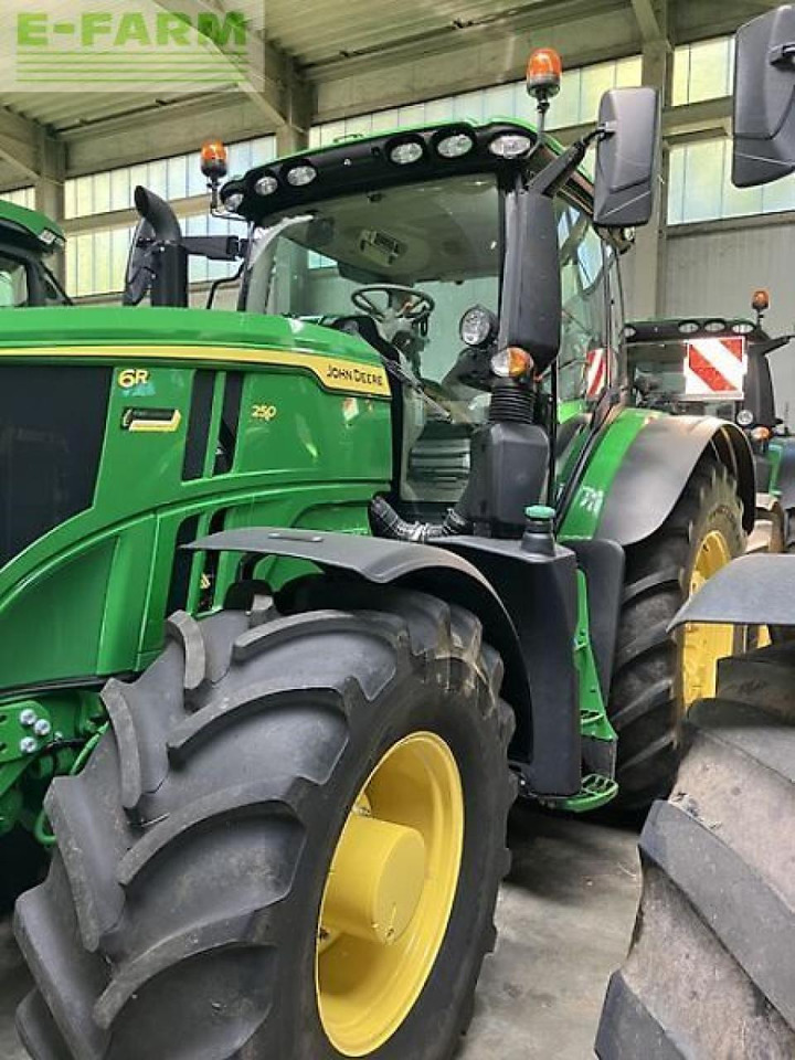 John Deere 6r 250 - Traktor: slika John Deere 6r 250 - Traktor John Deere 6r 250 - Traktor: slika John Deere 6r 250 - Traktor