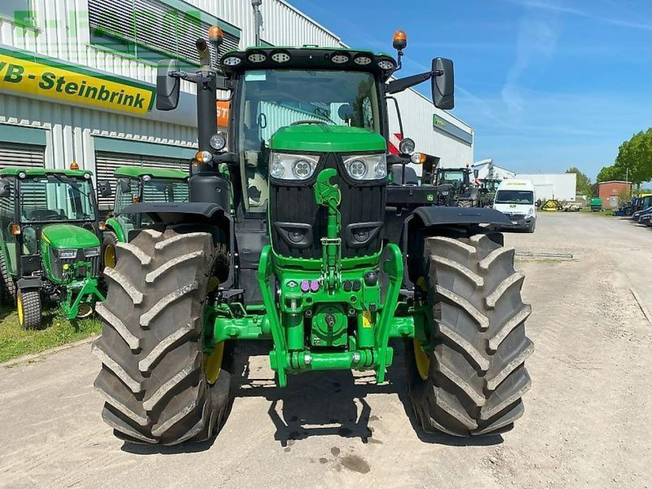 John Deere 6r215 - Traktor: slika John Deere 6r215 - Traktor John Deere 6r215 - Traktor: slika John Deere 6r215 - Traktor