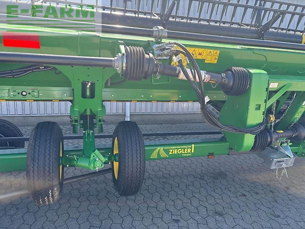 John Deere 735d - Priključak za silažni kombajn: slika John Deere 735d - Priključak za silažni kombajn John Deere 735d - Priključak za silažni kombajn: slika John Deere 735d - Priključak za silažni kombajn