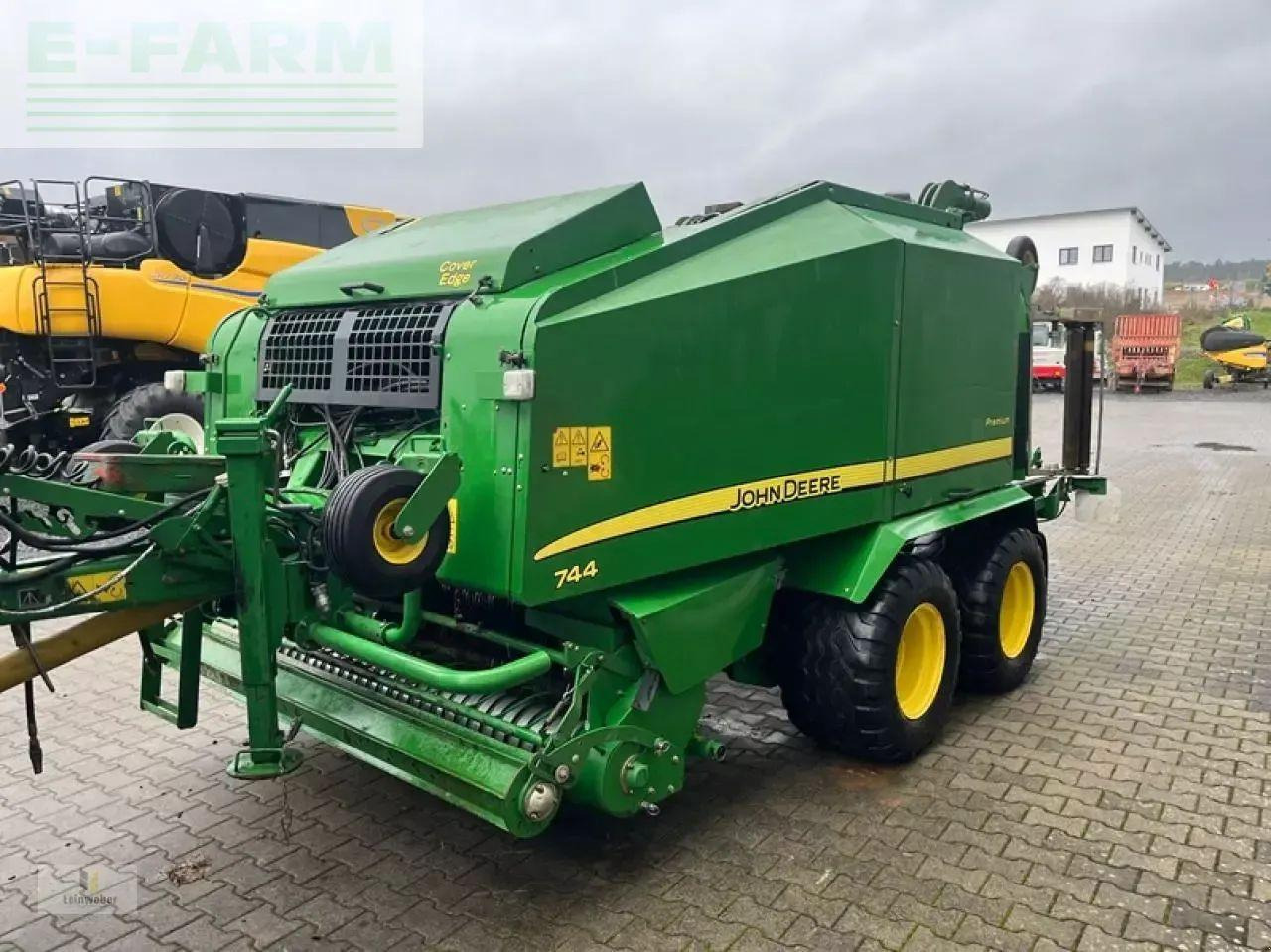 John Deere 744 premium - Kvadratna balirka: slika John Deere 744 premium - Kvadratna balirka John Deere 744 premium - Kvadratna balirka: slika John Deere 744 premium - Kvadratna balirka