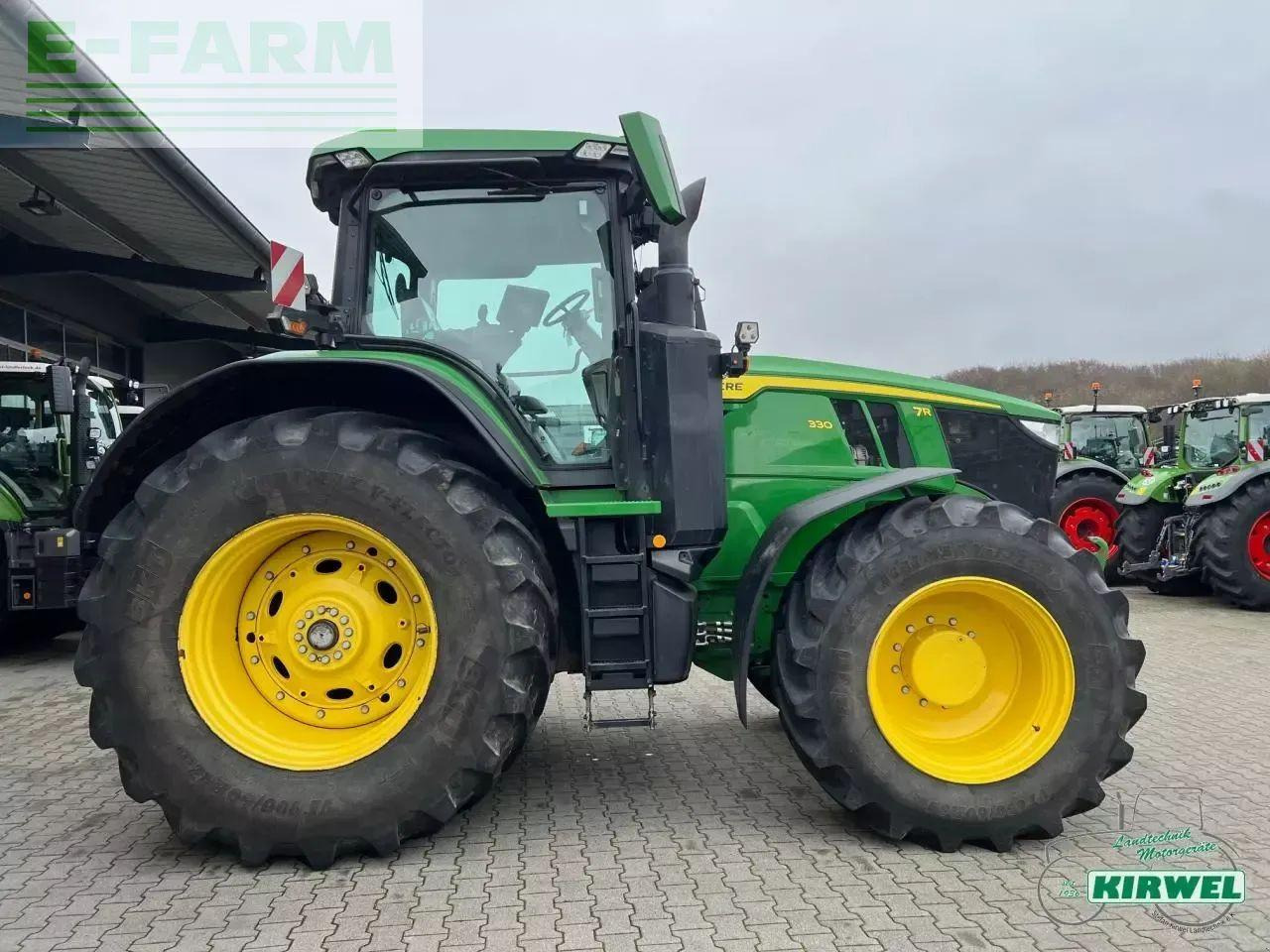 John Deere 7r 330 - Traktor: slika John Deere 7r 330 - Traktor John Deere 7r 330 - Traktor: slika John Deere 7r 330 - Traktor
