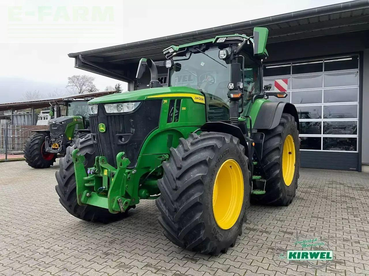 John Deere 7r 330 - Traktor: slika John Deere 7r 330 - Traktor John Deere 7r 330 - Traktor: slika John Deere 7r 330 - Traktor