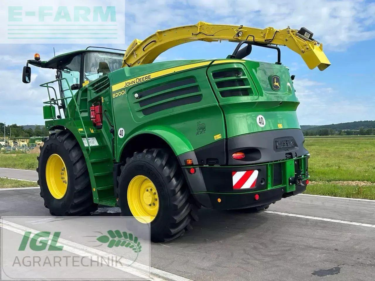John Deere 8200 i - Silažni kombajn: slika John Deere 8200 i - Silažni kombajn John Deere 8200 i - Silažni kombajn: slika John Deere 8200 i - Silažni kombajn