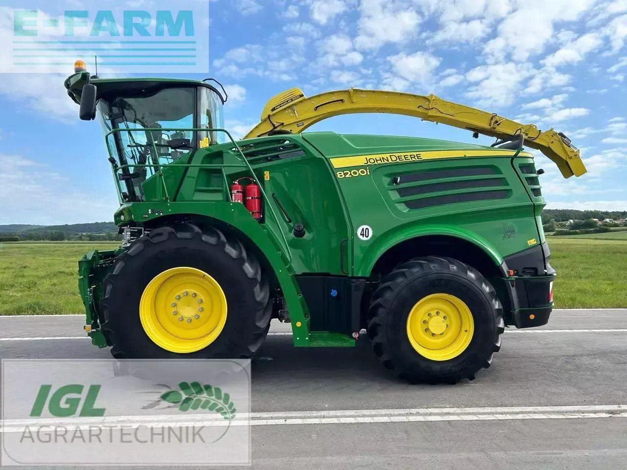 John Deere 8200 i - Silažni kombajn: slika John Deere 8200 i - Silažni kombajn John Deere 8200 i - Silažni kombajn: slika John Deere 8200 i - Silažni kombajn