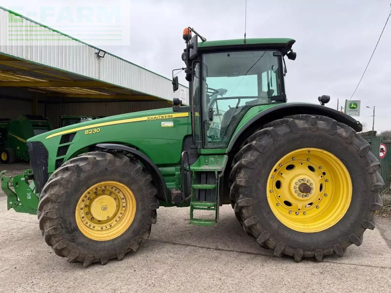 John Deere 8230 - Traktor: slika John Deere 8230 - Traktor John Deere 8230 - Traktor: slika John Deere 8230 - Traktor