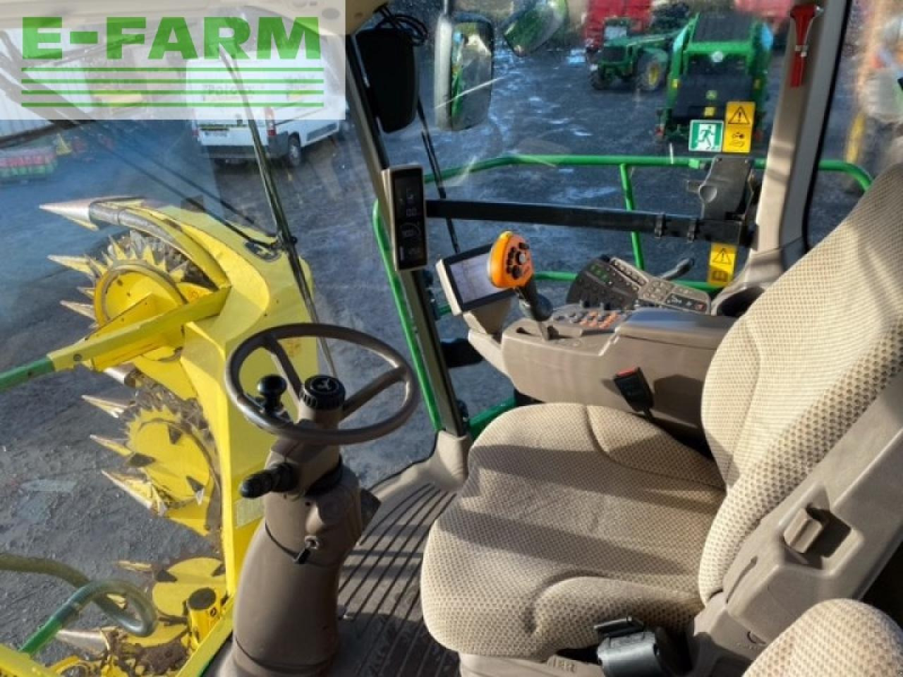 Silažni kombajn John Deere 8500: slika Silažni kombajn John Deere 8500