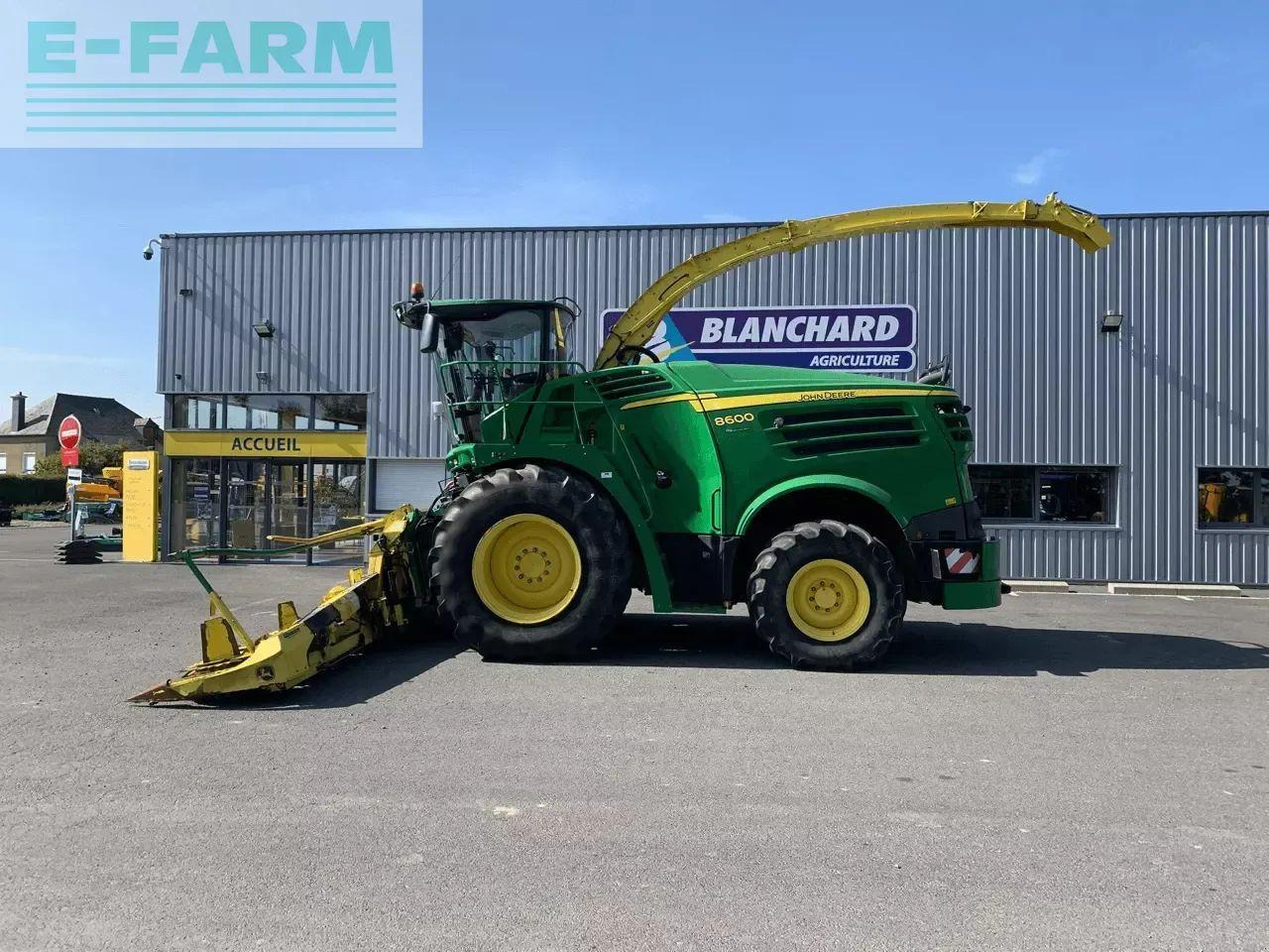 John Deere 8600 - Silažni kombajn: slika John Deere 8600 - Silažni kombajn John Deere 8600 - Silažni kombajn: slika John Deere 8600 - Silažni kombajn