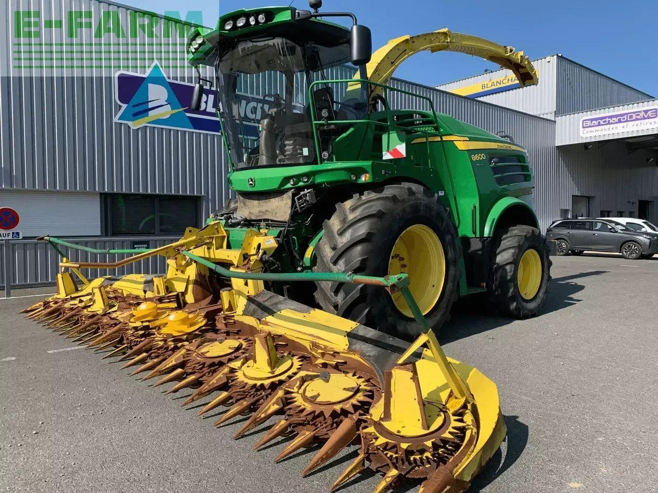 John Deere 8600 - Silažni kombajn: slika John Deere 8600 - Silažni kombajn John Deere 8600 - Silažni kombajn: slika John Deere 8600 - Silažni kombajn