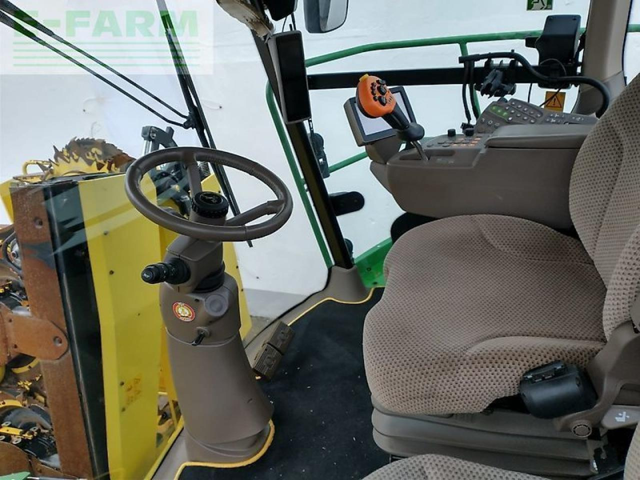 John Deere 8600 - Silažni kombajn: slika John Deere 8600 - Silažni kombajn John Deere 8600 - Silažni kombajn: slika John Deere 8600 - Silažni kombajn