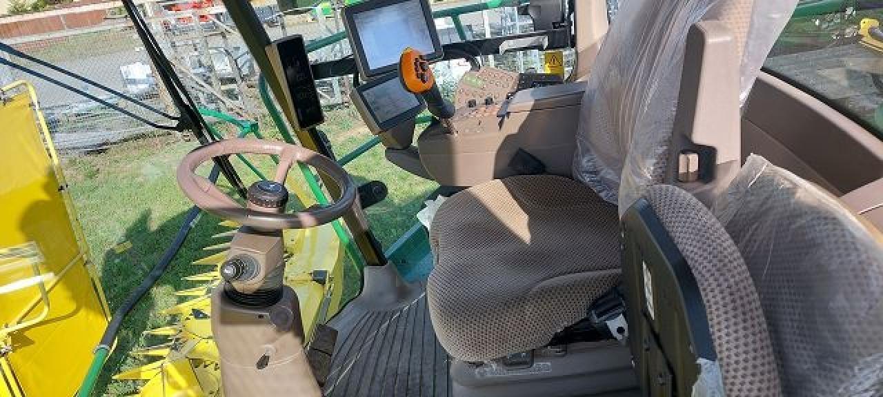 John Deere 8600i - Silažni kombajn: slika John Deere 8600i - Silažni kombajn John Deere 8600i - Silažni kombajn: slika John Deere 8600i - Silažni kombajn