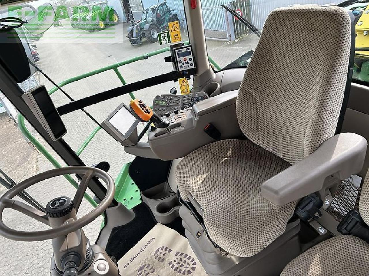John Deere 8600i - Silažni kombajn: slika John Deere 8600i - Silažni kombajn John Deere 8600i - Silažni kombajn: slika John Deere 8600i - Silažni kombajn