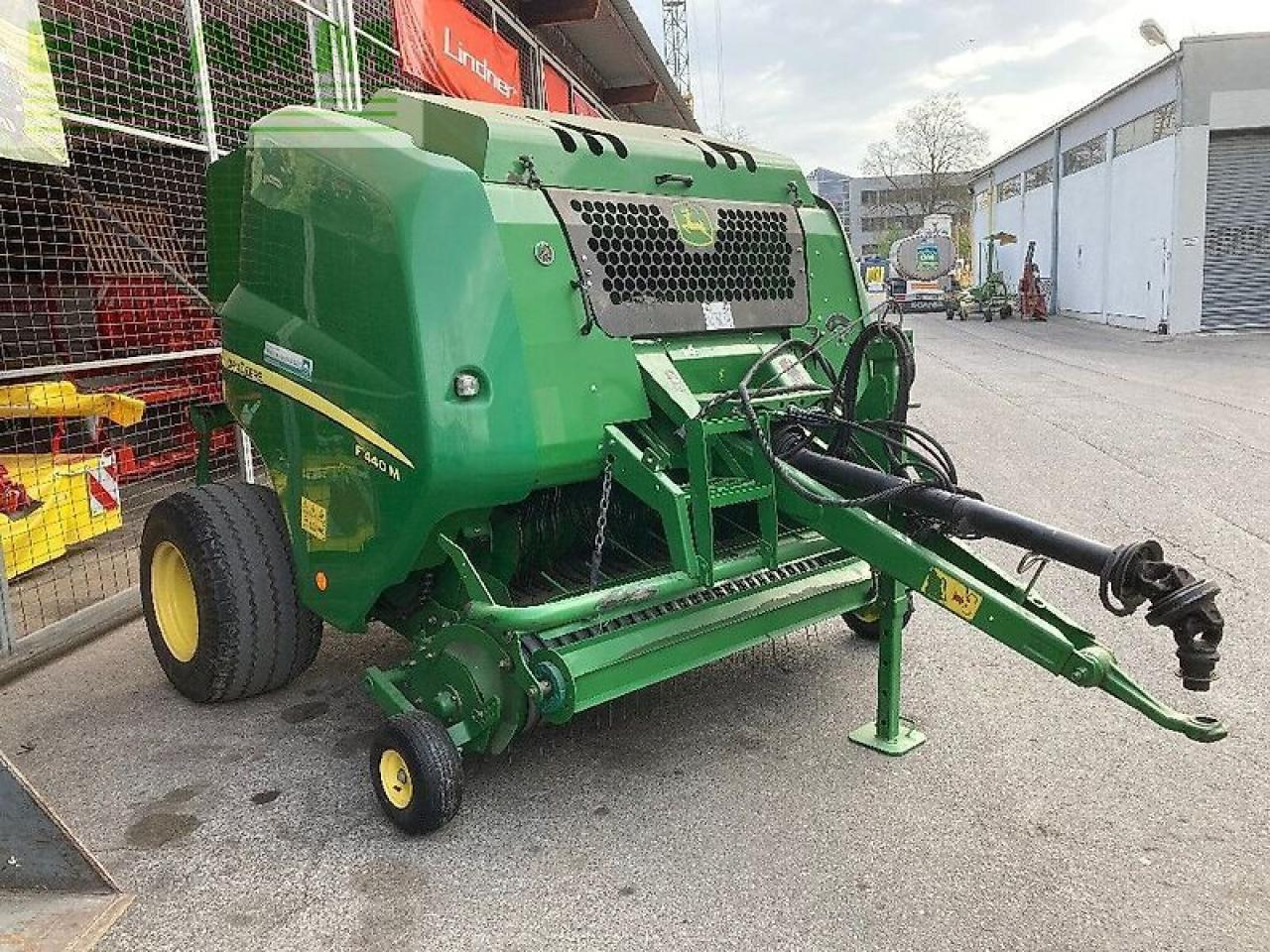 John Deere f440m - Kvadratna balirka: slika John Deere f440m - Kvadratna balirka John Deere f440m - Kvadratna balirka: slika John Deere f440m - Kvadratna balirka