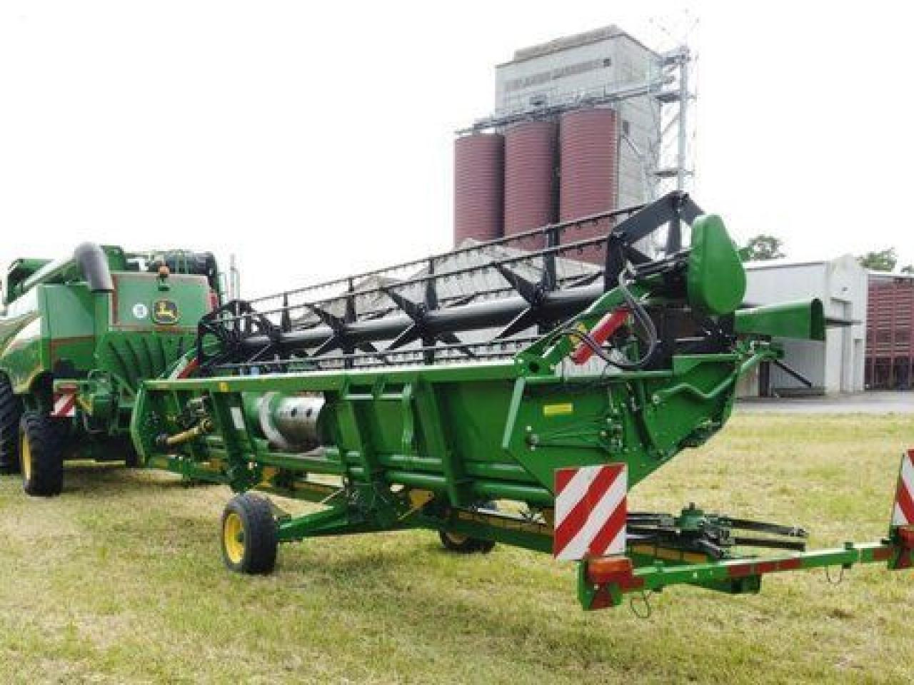 John Deere mähdrescher t 550 i - Kombajn za žetvu: slika John Deere mähdrescher t 550 i - Kombajn za žetvu John Deere mähdrescher t 550 i - Kombajn za žetvu: slika John Deere mähdrescher t 550 i - Kombajn za žetvu