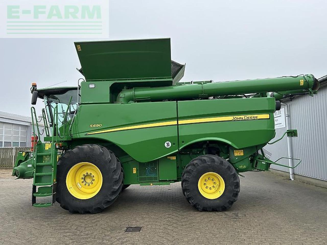 Kombajn za žetvu John Deere s690: slika Kombajn za žetvu John Deere s690 Kombajn za žetvu John Deere s690: slika Kombajn za žetvu John Deere s690