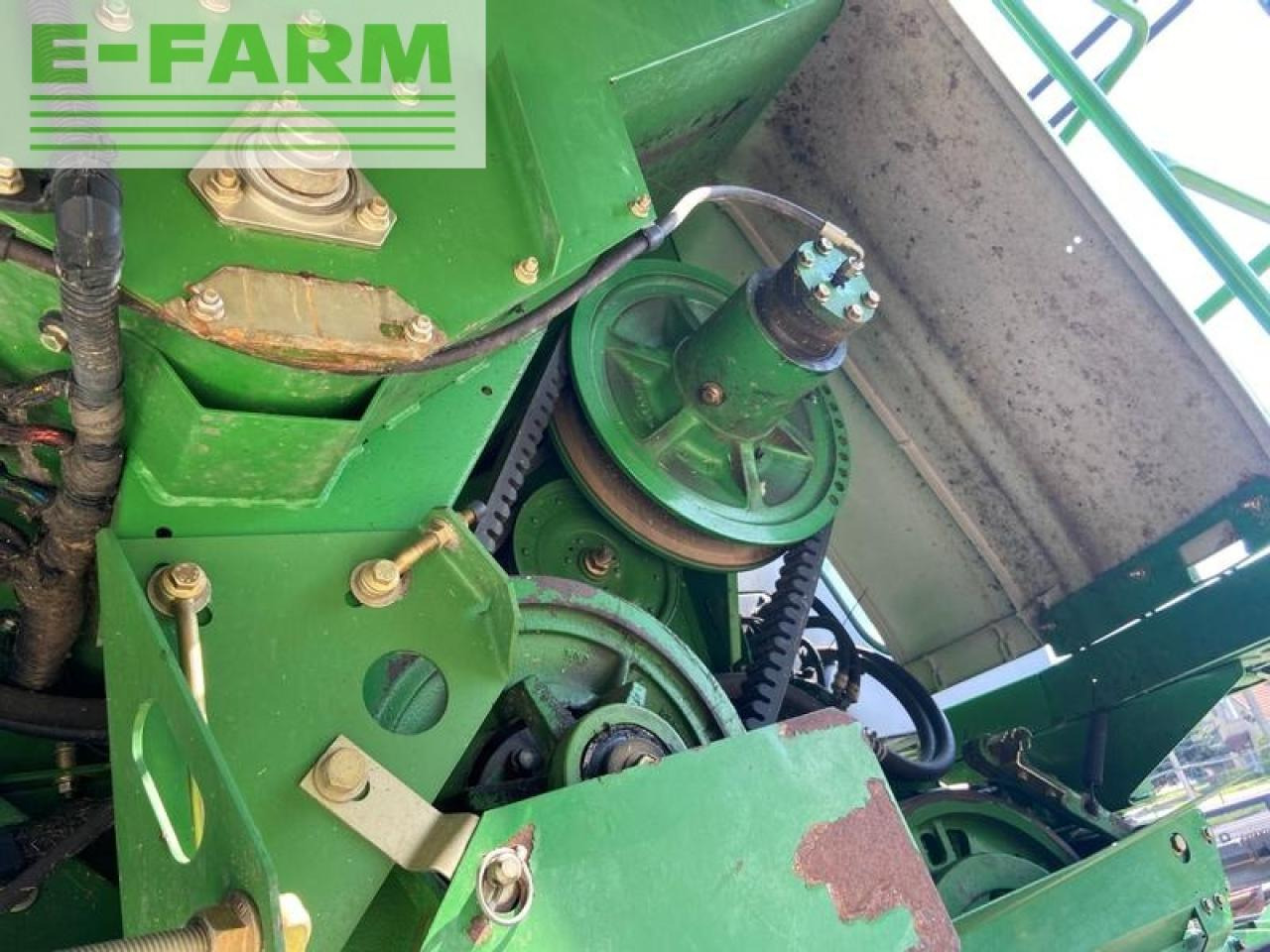 Kombajn za žetvu John Deere t660: slika Kombajn za žetvu John Deere t660 Kombajn za žetvu John Deere t660: slika Kombajn za žetvu John Deere t660