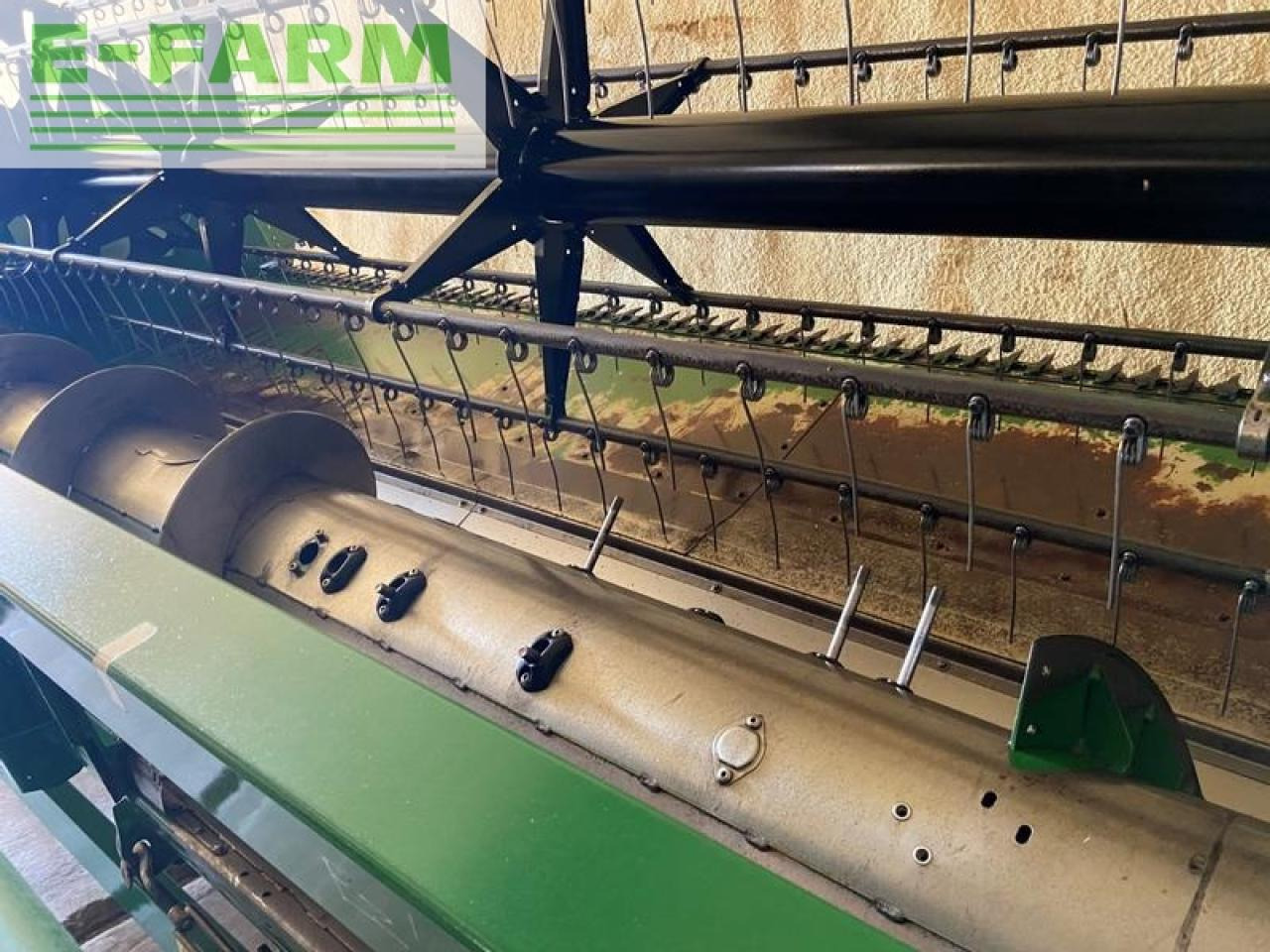 Kombajn za žetvu John Deere t660: slika Kombajn za žetvu John Deere t660 Kombajn za žetvu John Deere t660: slika Kombajn za žetvu John Deere t660