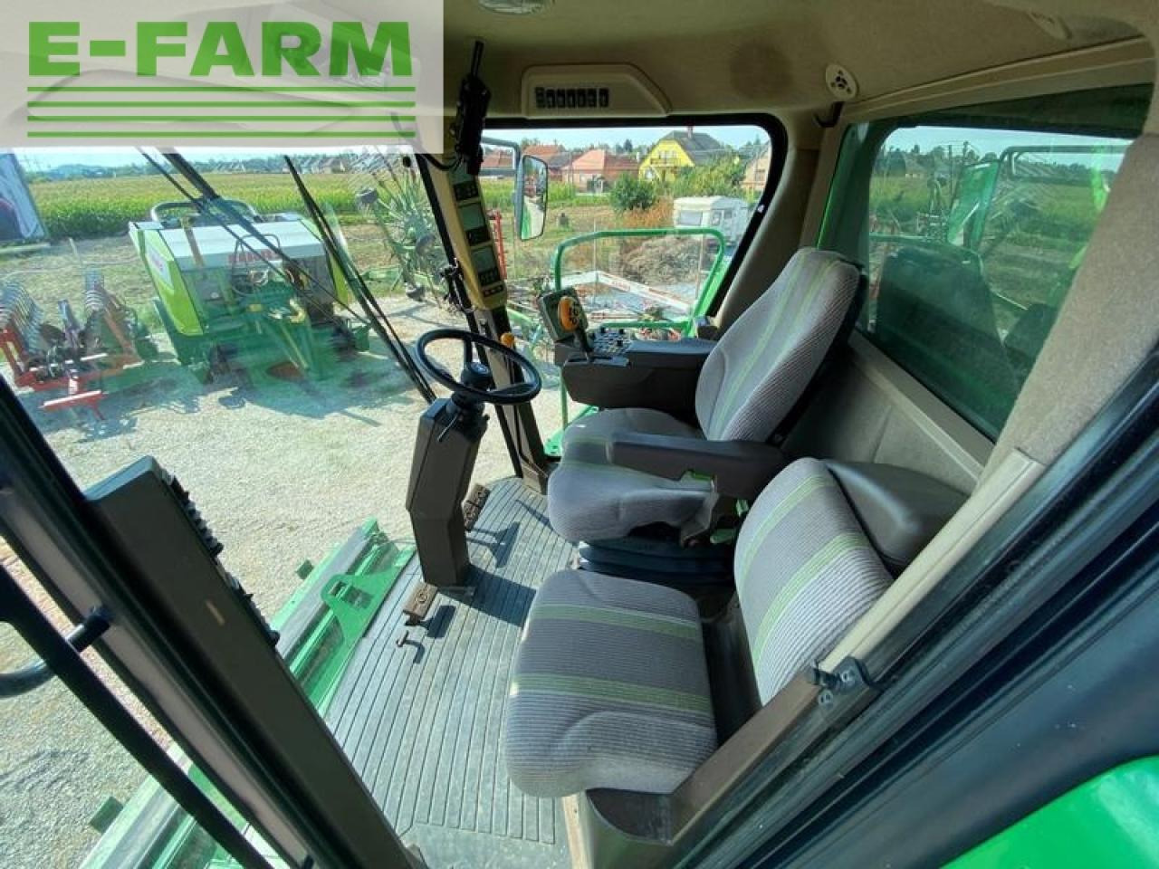 Kombajn za žetvu John Deere t660: slika Kombajn za žetvu John Deere t660 Kombajn za žetvu John Deere t660: slika Kombajn za žetvu John Deere t660